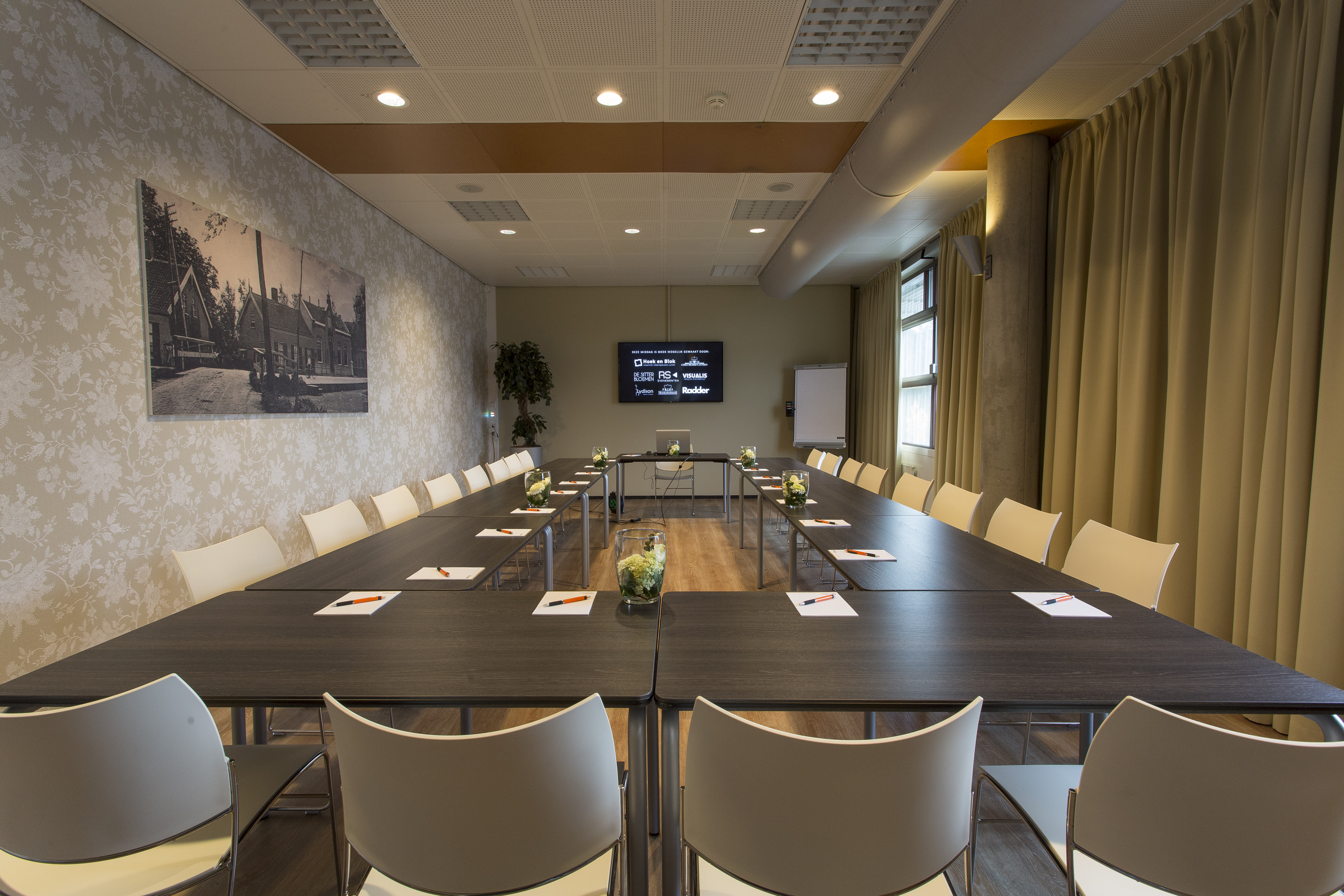 Vernieuwde multifunctionele zalen in Cascade in Hendrik-Ido-Ambacht