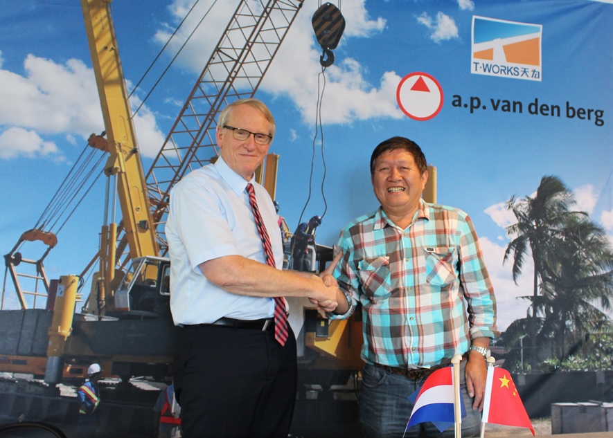 contract-signing-ceremony-11