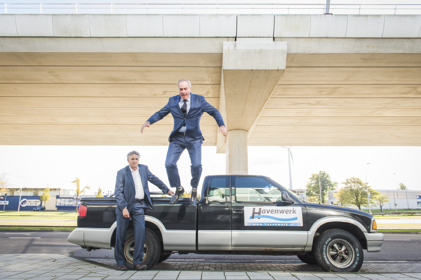 Havenwerk is gespecialiseerd in functies binnen havens en industriële logistiek