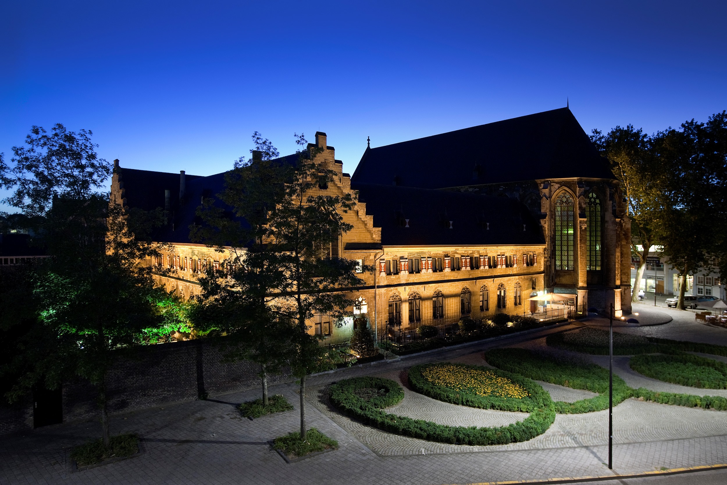 Design Between Heaven & Earth