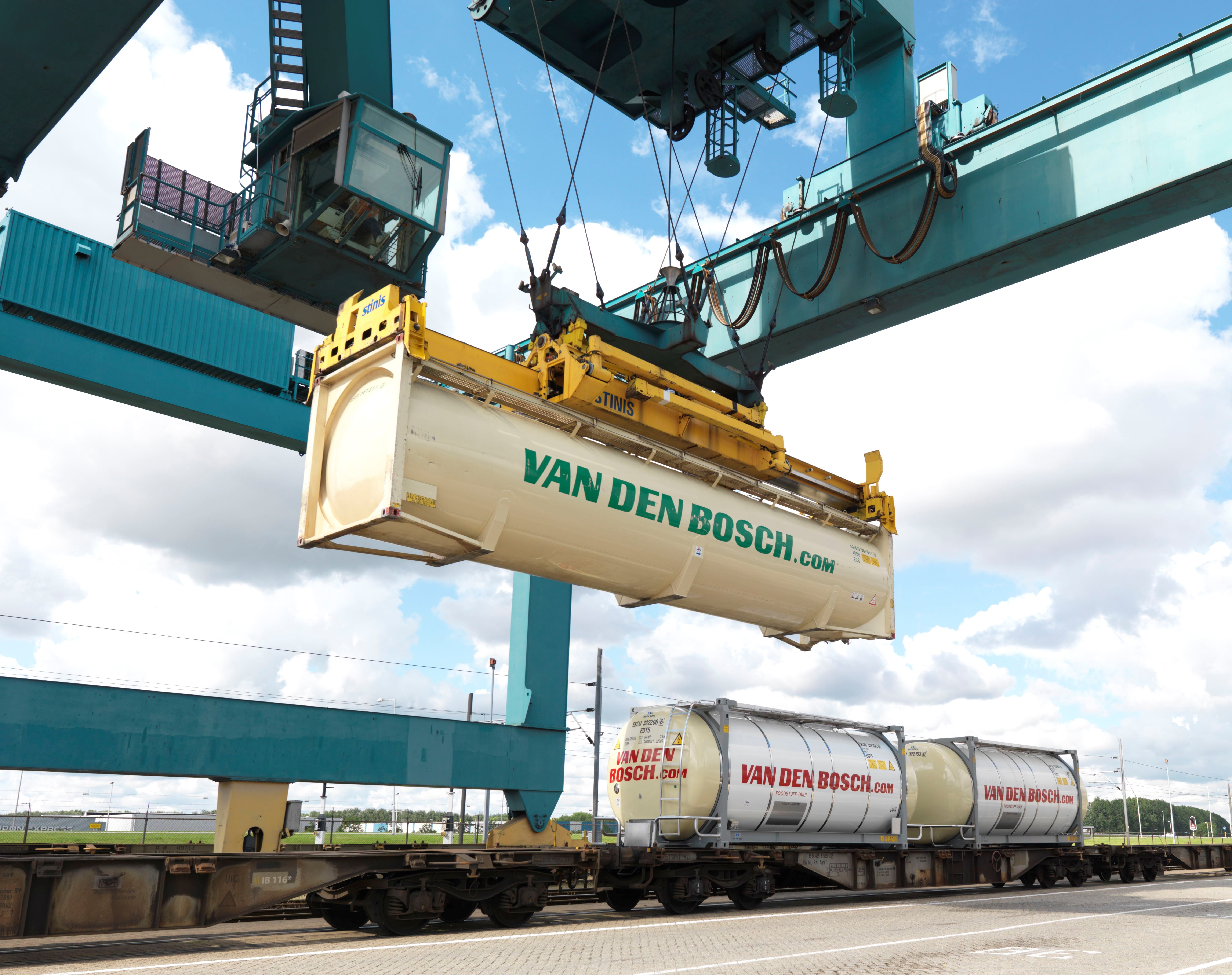 Van den Bosch Transporten verlengt samenwerking met UNICEF