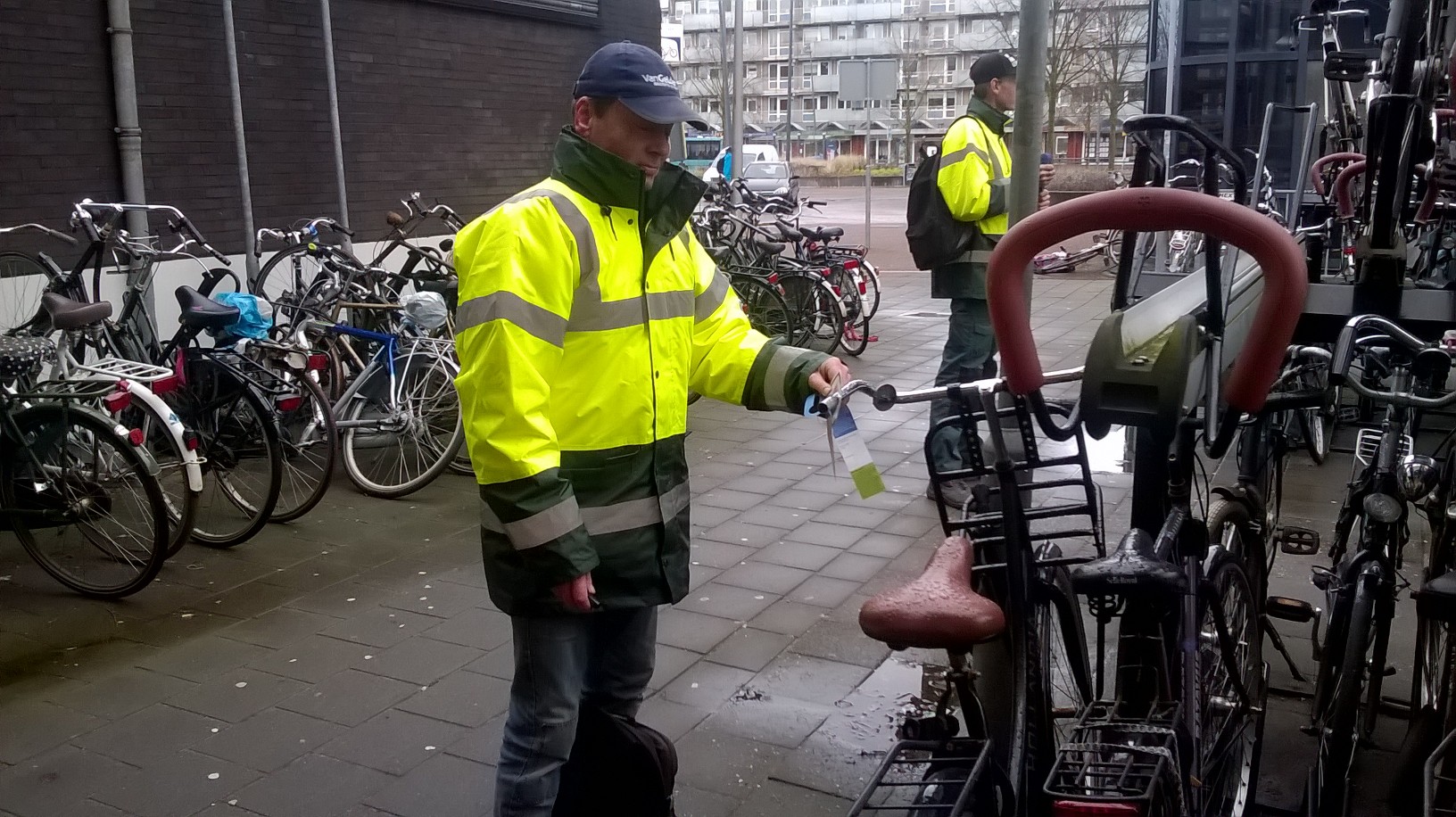 Zwijndrecht labelt 88 fietsen die overlast veroorzaken bij NS-station