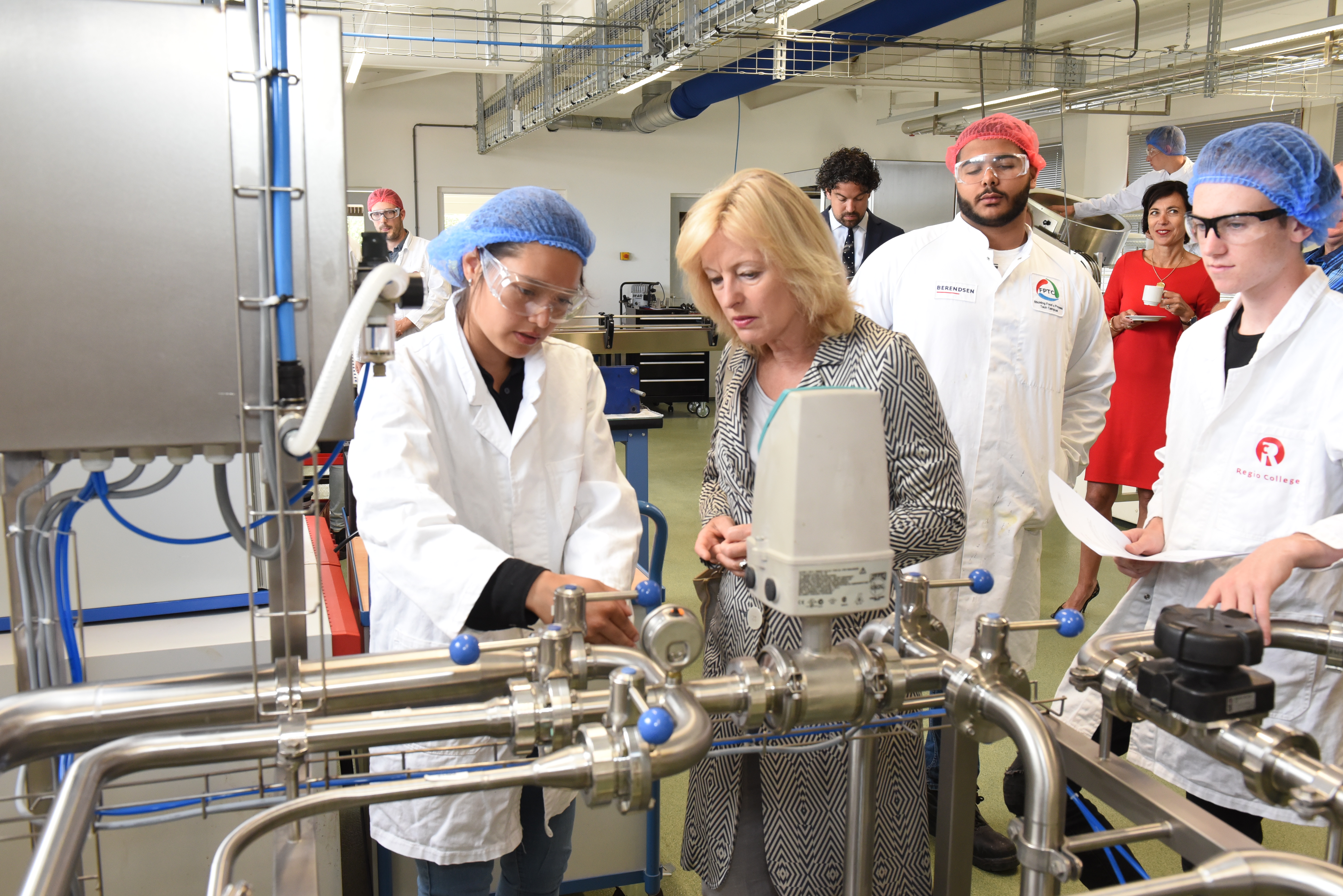 Minister van OCW, Jet Bussemaker, bezoekt de Food & Proces Tech Campus in Zaandam.