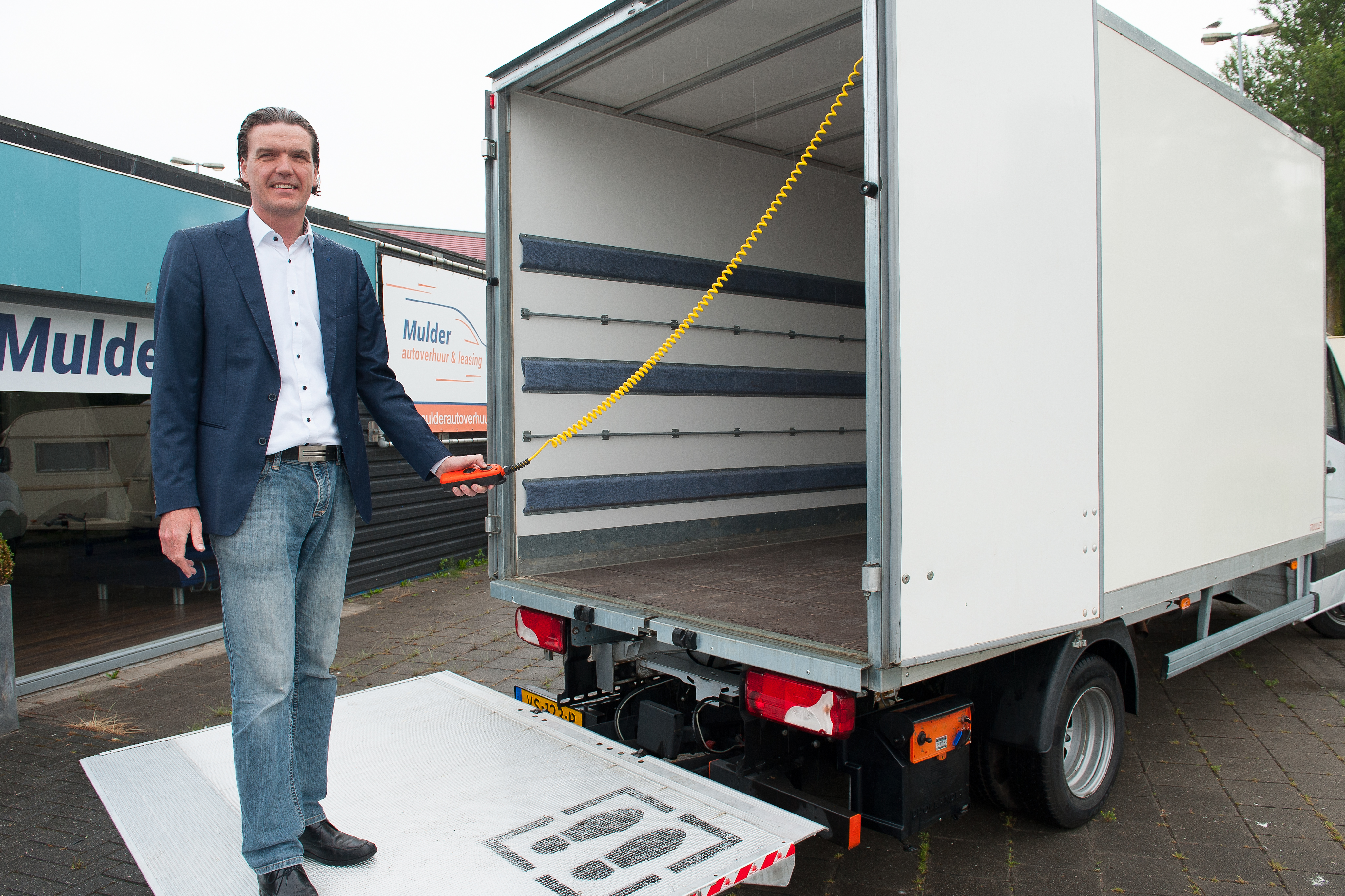 Mulder autoverhuur viert 1-jarig bestaan.