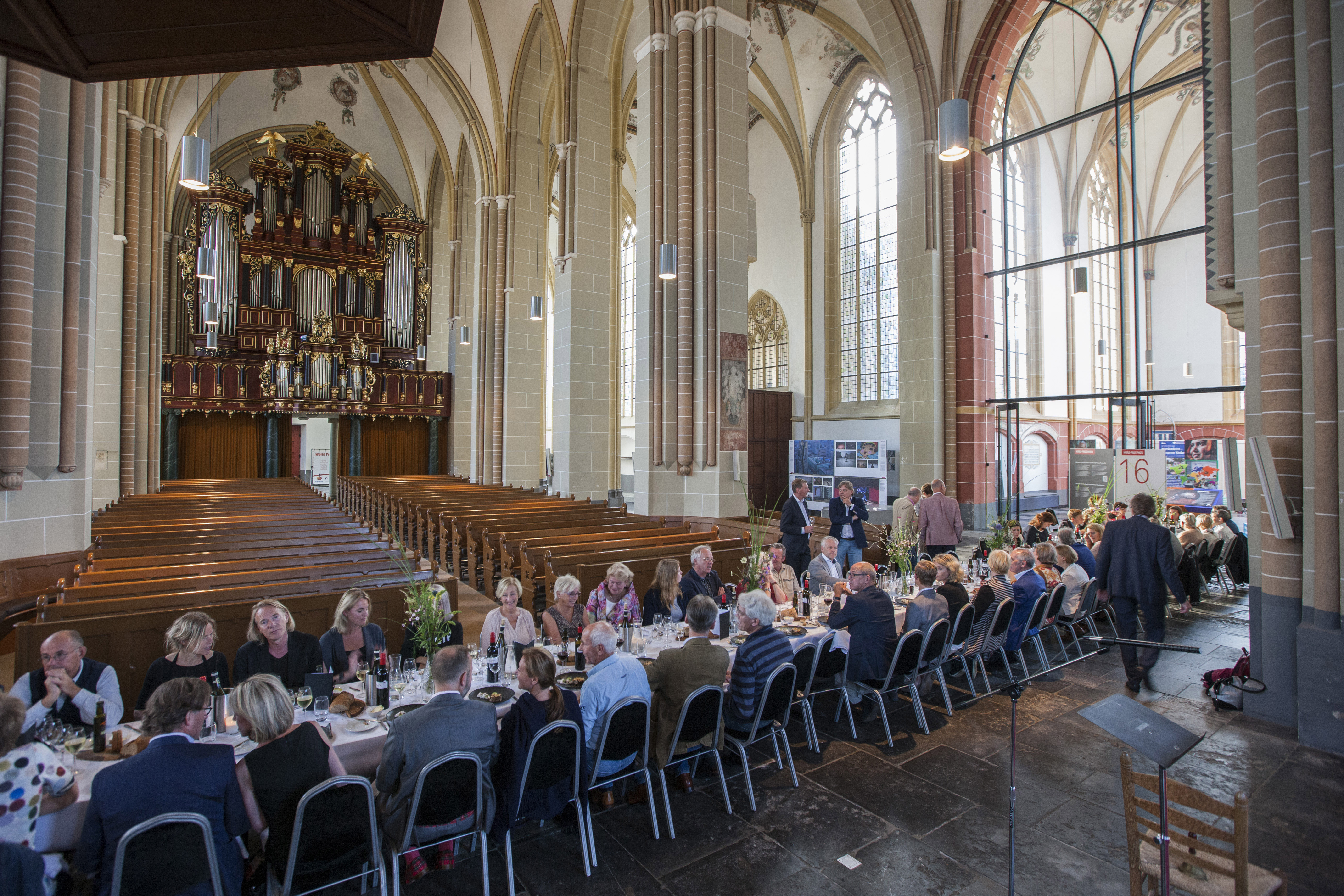 Bekroonde chef serveert tussen bekroonde foto’s