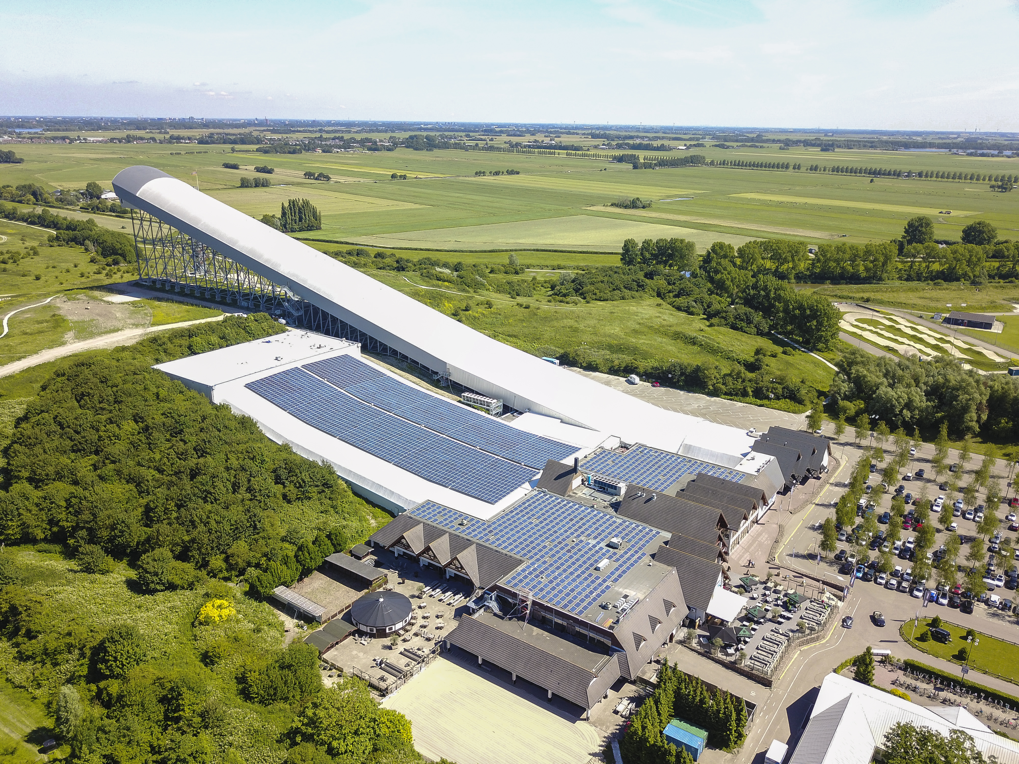 SnowWorld Zoetermeer neemt 3.000 zonnepanelen in gebruik