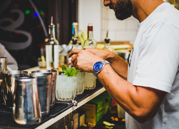 Tante Nel viert groots 3 jarig jubileum met verjaardagsbarbecue