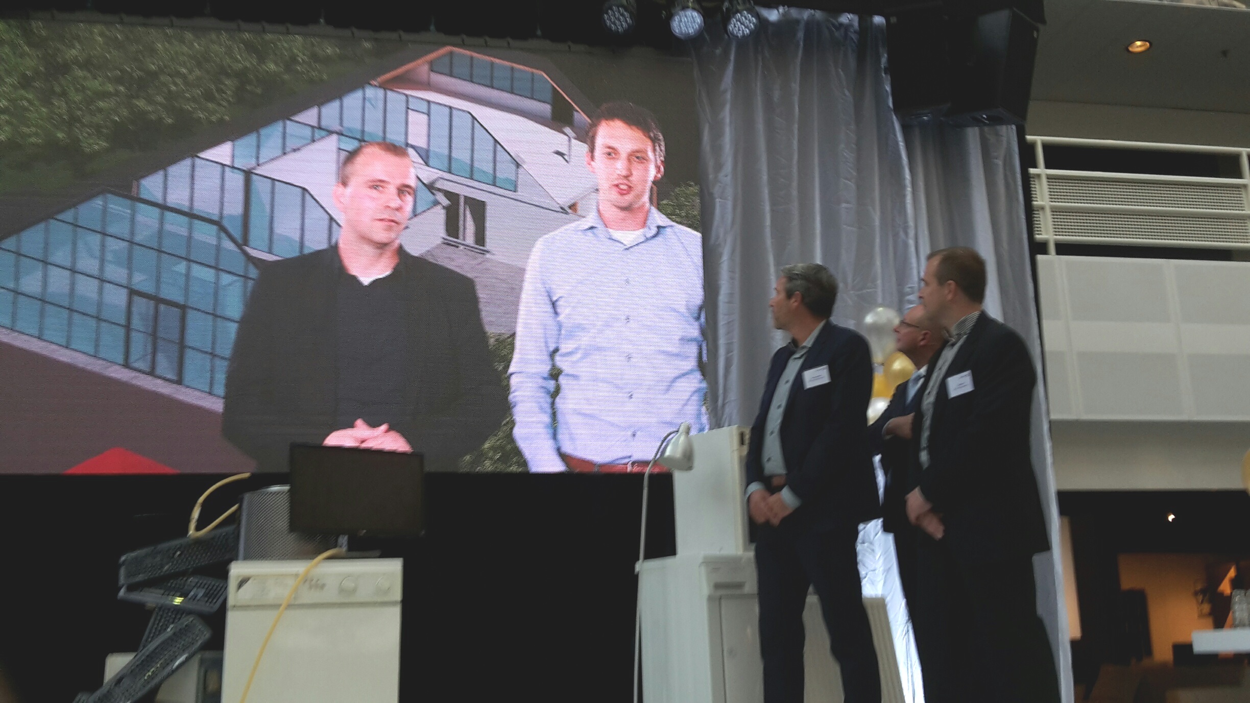 Eer voor ‘boeren’ met verduurzaamde straaljagerstalling