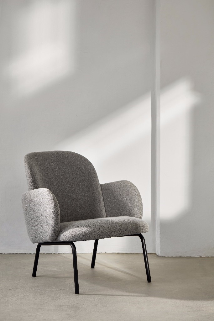 Puik Art viert vijfjarig bestaan met nieuwe naam en comfortabele design fauteuil