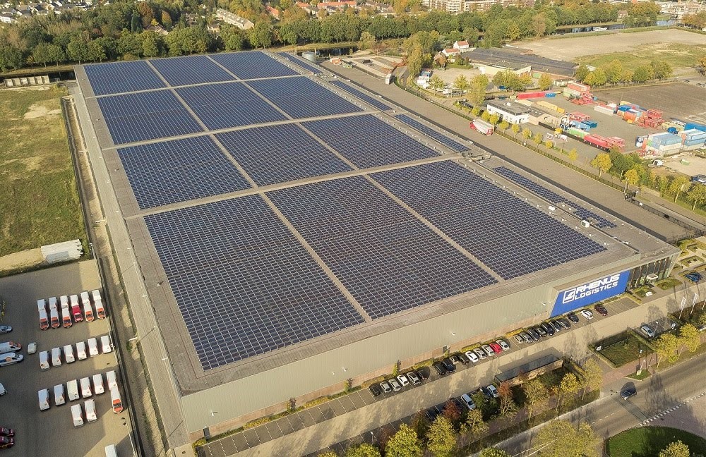Rhenus stelt grootste single roof zonnestroomproject in bedrijf