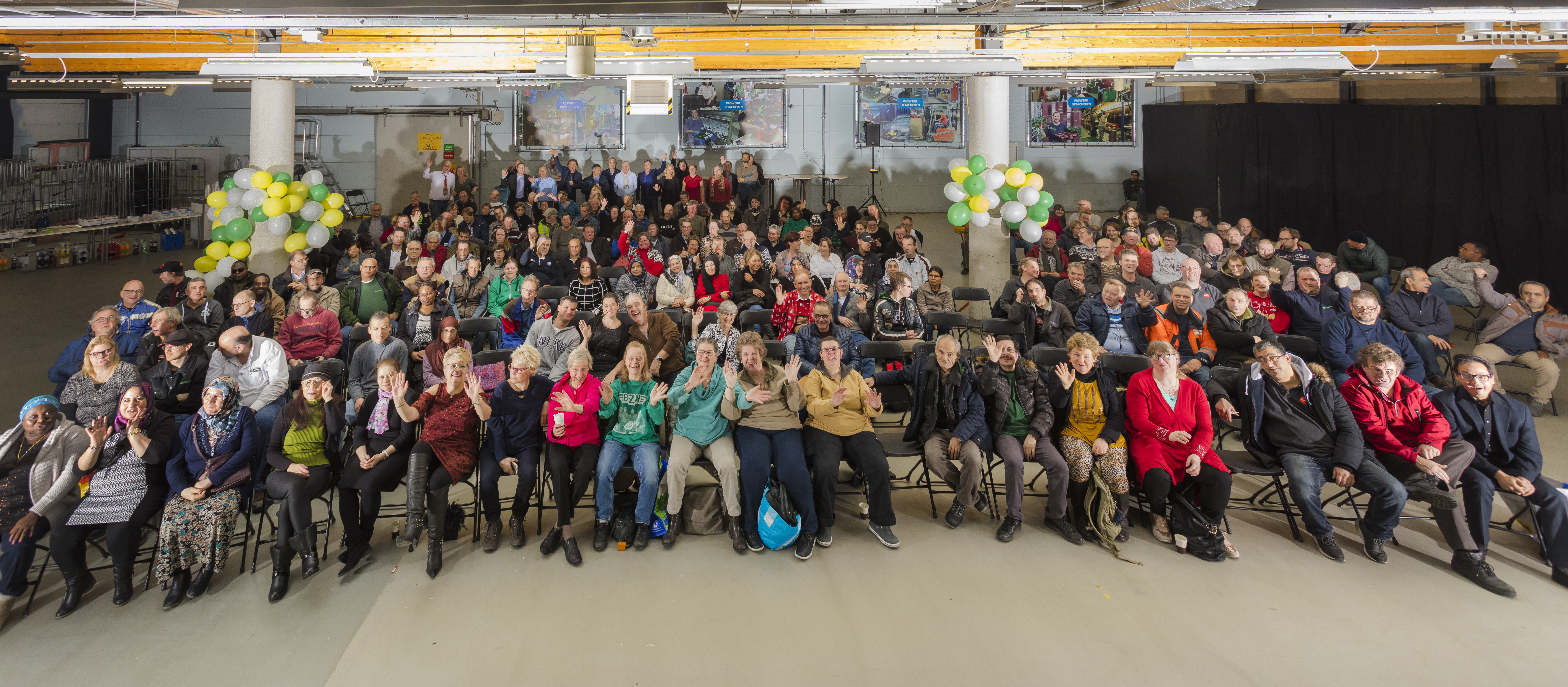 250 gedetacheerde paswerkers bij elkaar