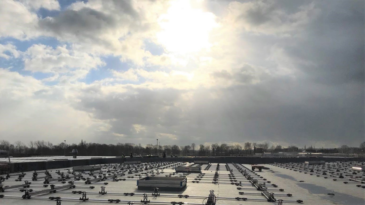 Refresco Benelux en KiesZon plaatsen 8.720 zonnepanelen