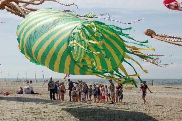 Groots Vliegerfestival in Renesse tijdens Pinksteren