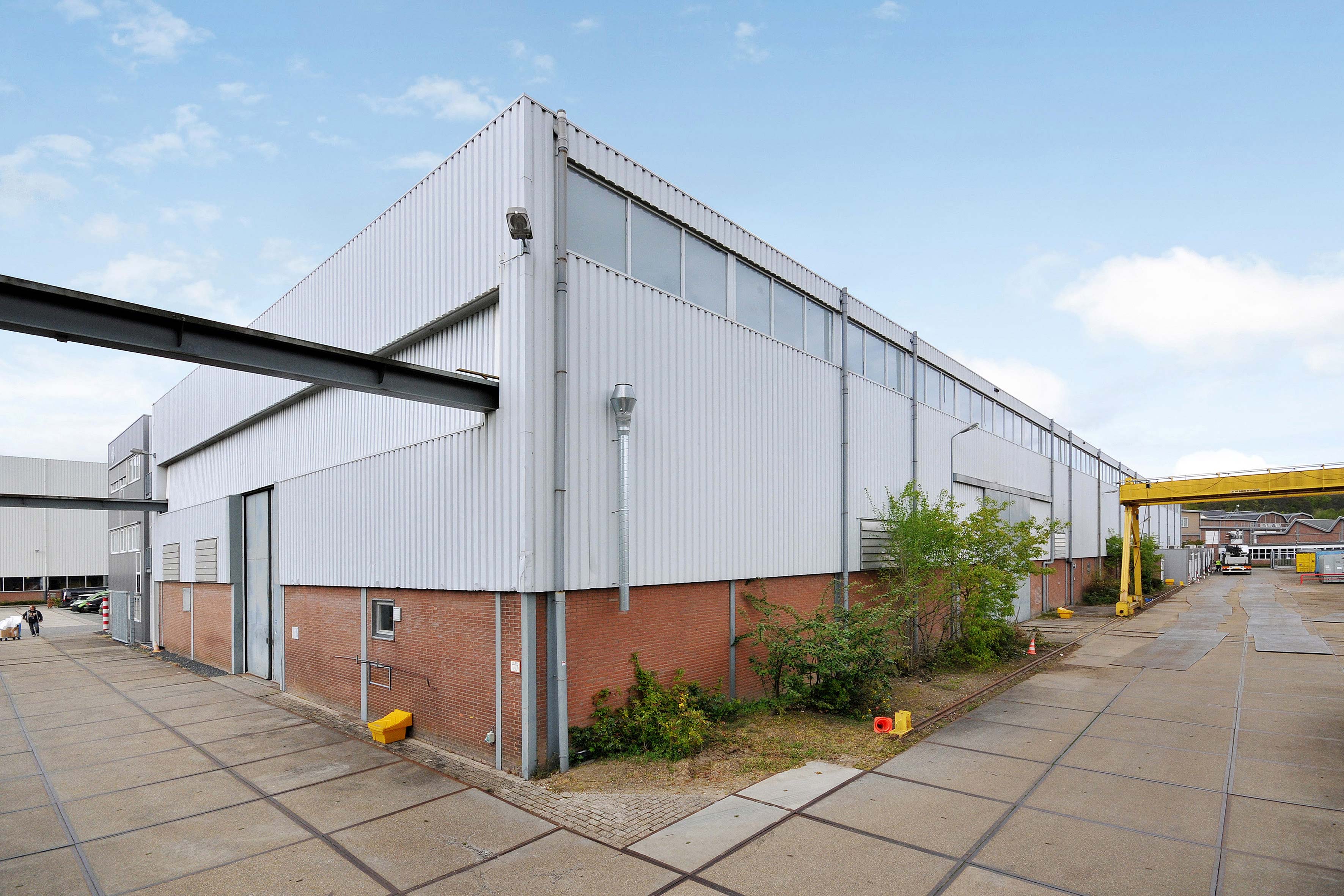 Bedrijfscomplex van ca. 3.500 m² in Rheden verhuurd aan Ubbink