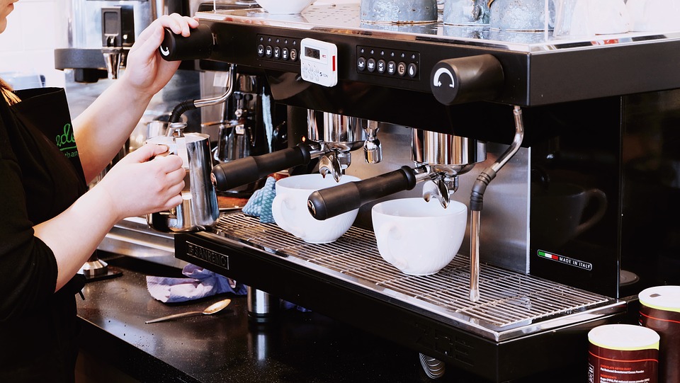 Kopen of leasen: hoe ga je om met bedrijfsmiddelen als een koffiemachine?