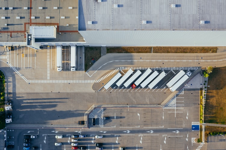 Werken in een bedrijfshal? 4 voordelen van een industriële stofafzuiger