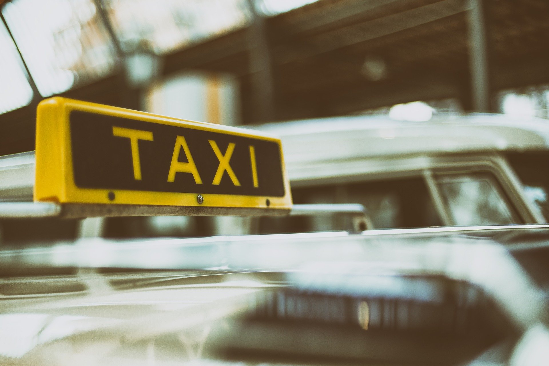 Yeshugo Delivery start met taxibedrijf Taxibrainport