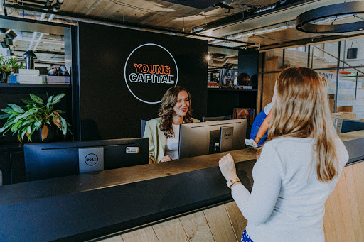 Bij YoungCapital kan onervaren sollicitant vriend opgeven als referentie