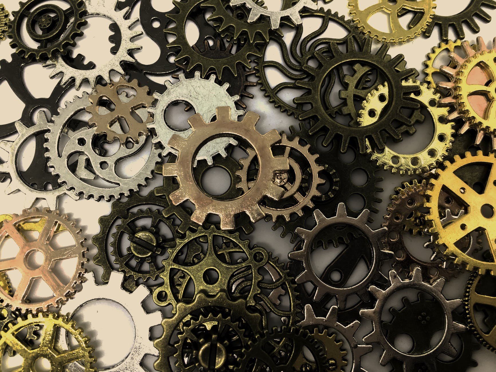 Automatisering in fabrieken: zo voer je je productie op door middel van automatisering