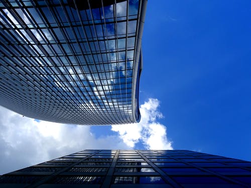 Neste en DSM kondigen een strategische samenwerking aan om hoogwaardige materialen te maken uit duurzame grondstoffen