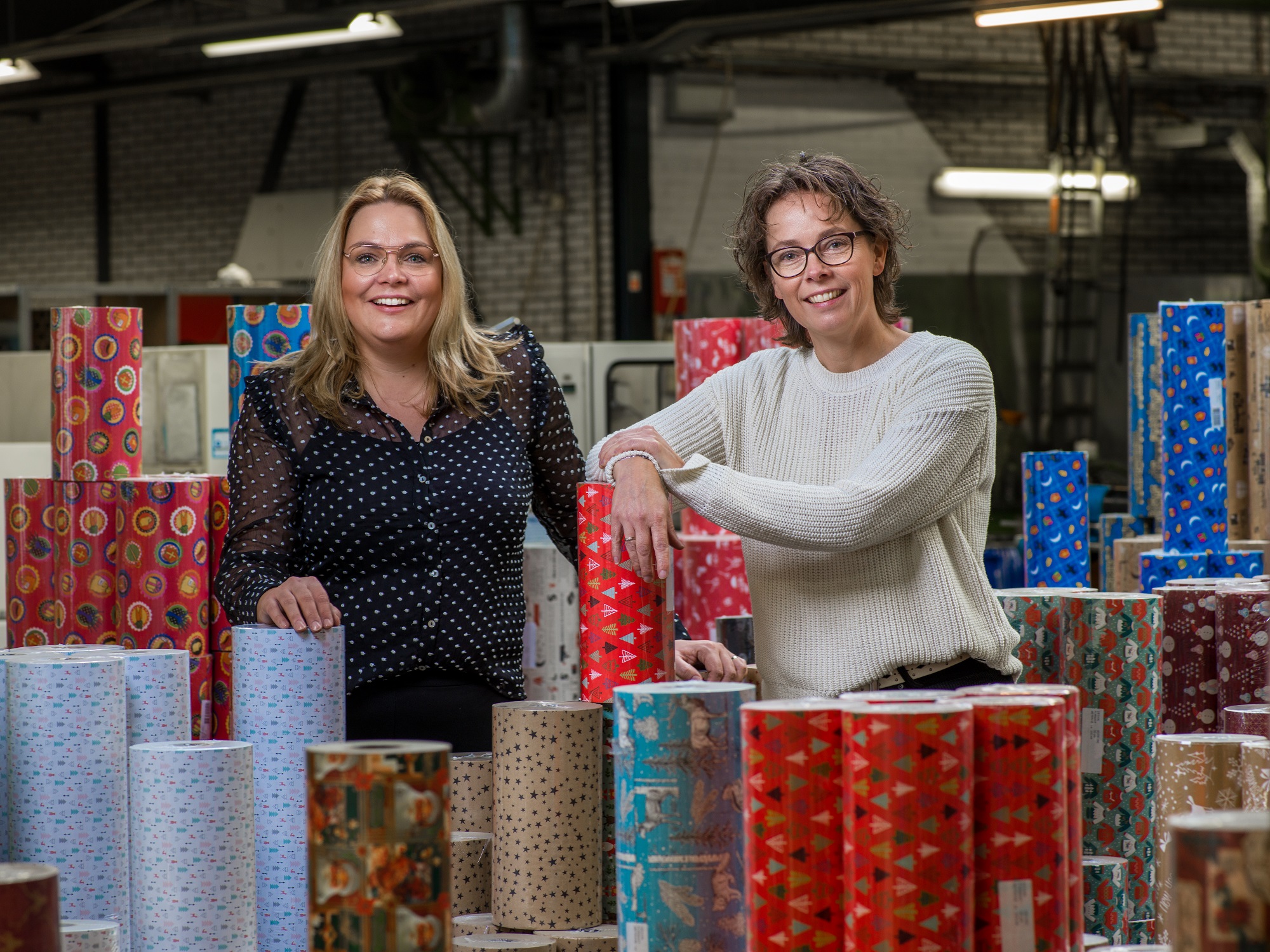 Geschenkverpakkingsgigant na krachtenbundeling Kaleidoscope Gift-Wrap en Keijzer Papier
