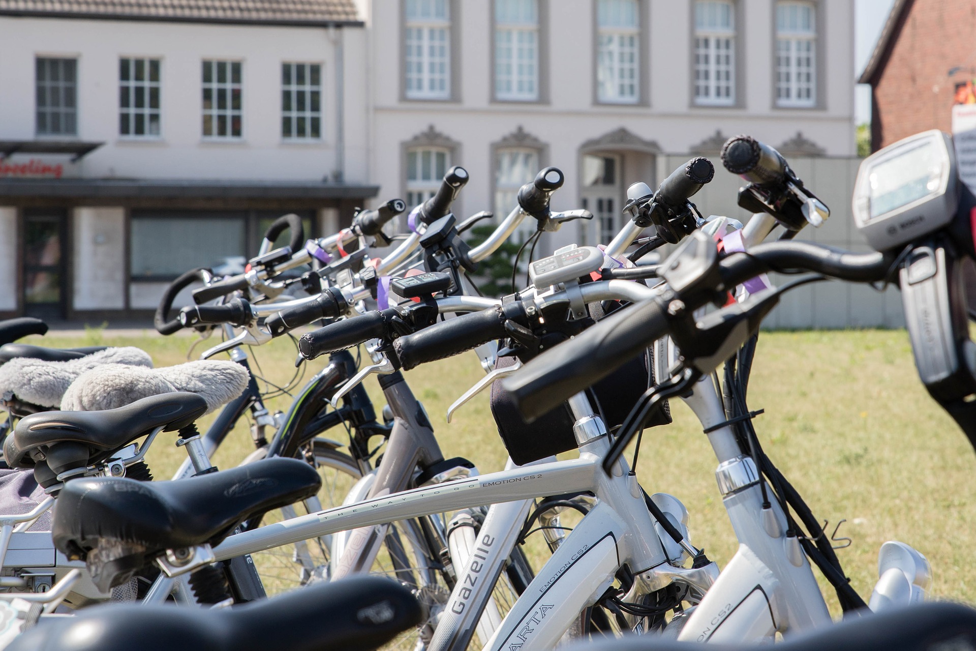 Nederlandse start-up BAQME introduceert elektrische deelbakfietsen in Rotterdam