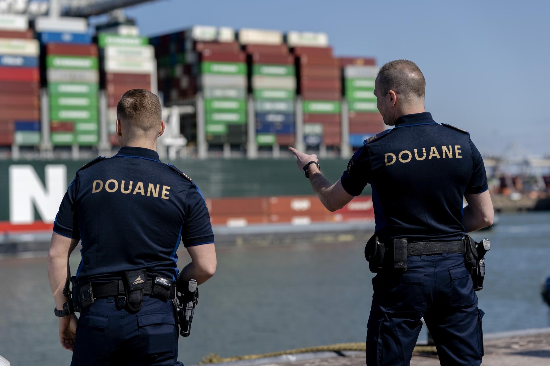 Douane vanaf vandaag herkenbaar aan blauw uniform