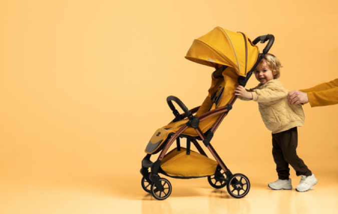 Leclerc Baby schenkt kinderwagens aan vluchtelingenkampen in Griekenland