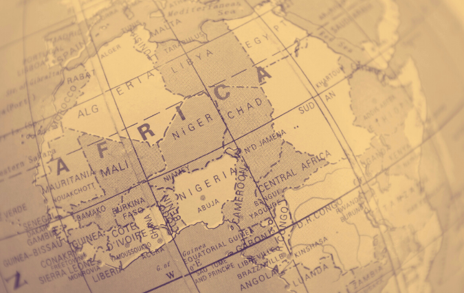 Duurzame wereldreis door Afrika met een off-grid laadsysteem, dit koppel maakt het waar