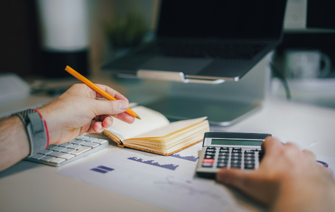 Hoe houd ik zakelijk geld buiten privé faillissement?