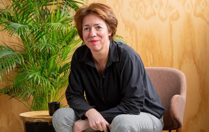 “Communicatieprofessionals, kom achter je bureau vandaan”