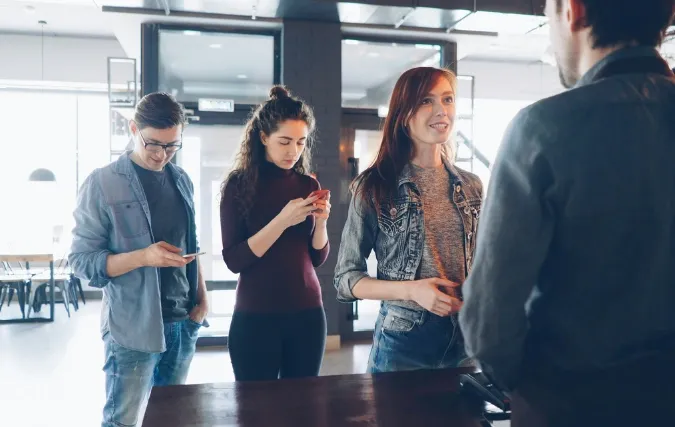 Drukte door Black Friday? Nederlanders geduldig in winkel maar haken online sneller af