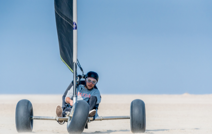 Spectaculaire strand- en wateractiviteiten op het mooiste strand van Nederland