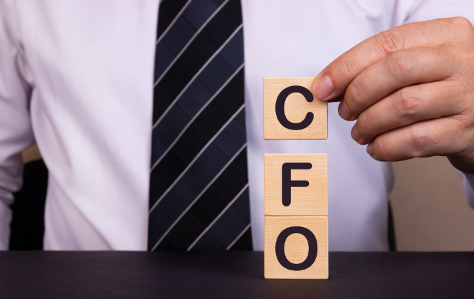 Cybercriminelen verleiden werknemers geld over te maken door zich voor te doen als CFO