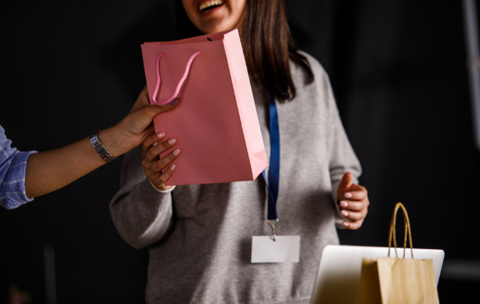 Hoe maak je een mooie goodie bag voor nieuwe mensen bij je organisatie?