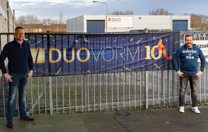 Duovorm blaast 10 kaarsjes uit