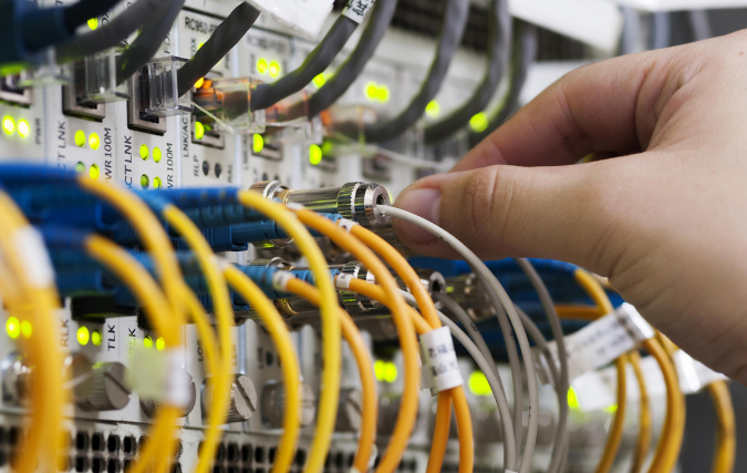 Kantoorpand van elektriciteit voorzien