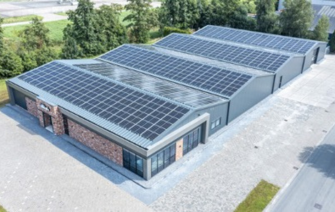 Wat is zakelijk zonnepanelen leasen?