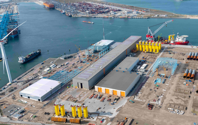 Covebo levert en traint specialisten voor nieuwe windmolenfunderingsfabriek van Sif op Tweede Maasvlakte