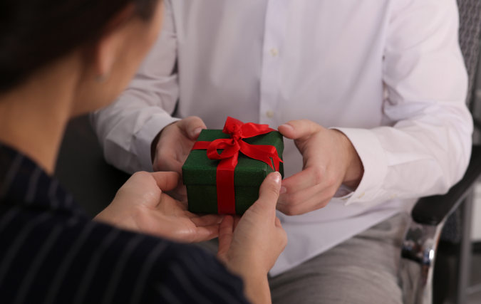 De ultieme tip voor het geven en krijgen van cadeaus aan collega’s