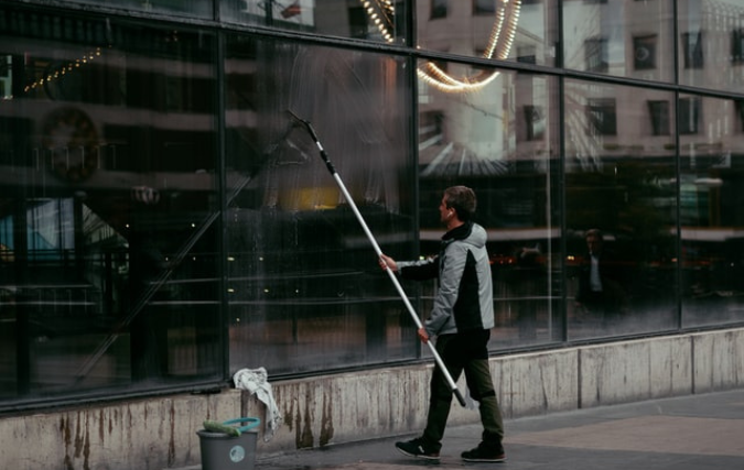 Introductie tot Softwash: Een innovatieve benadering van glasbewassing voor bedrijven