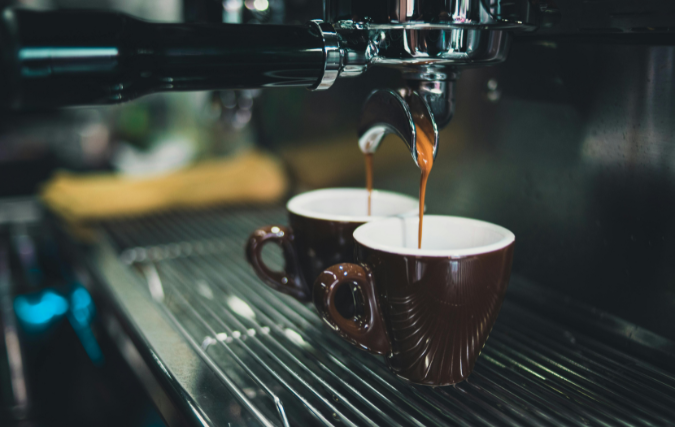 De voordelen van investeren in een hoogwaardige zakelijke koffiemachine