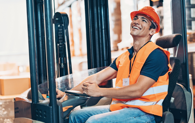 Veiligheid eerst: de beste praktijken voor het bedienen van heftrucks