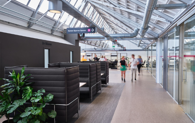 Flexibel en duurzaam: De kracht van kantoormeubelverhuur in een hybride werkplek