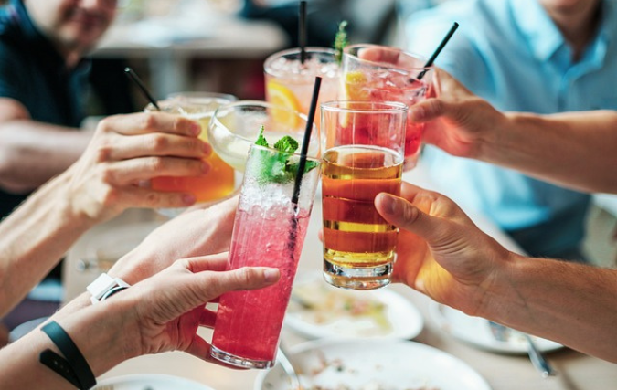 Het belang van een professionele ijsblokjesmachine in de horeca