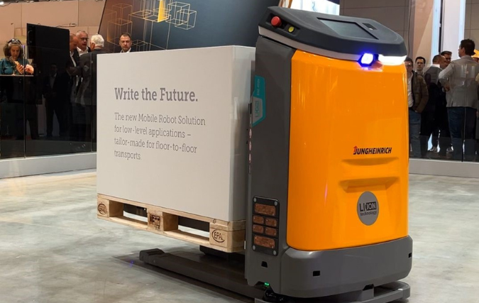 De toekomst van intralogistiek: Jungheinrich presenteert nieuwe mobiele robotoplossing voor laagheffende toepassingen op LogiMAT