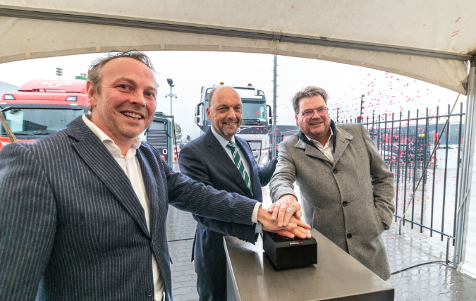 Feestelijke opening van laadplein voor elektrische trucks in Zwolle