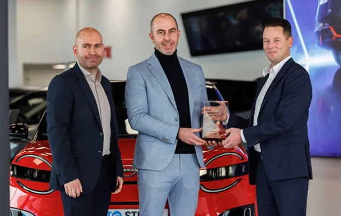 Nissan-dealer Auto Sturm ontvangt Nissan Global Award 2025
