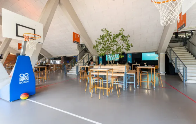 Omnisport opent Velo Lounge: nieuwe eventruimte pal naast wieler- en atletiekbaan