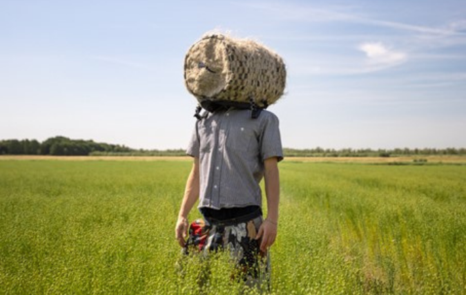 Ontwerpers onthullen duurzame vlascollectie tijdens Linnen Beyond Fashion Show in Rotterdam